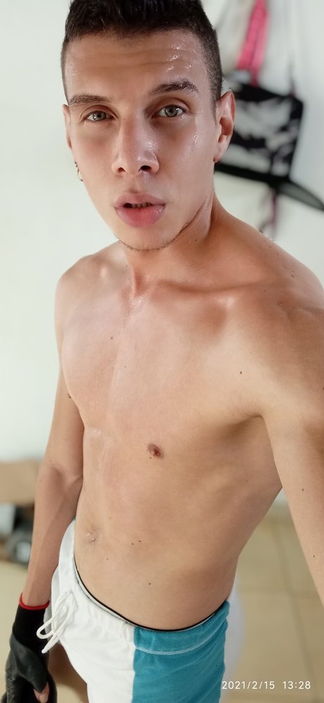 Naken lekkede OnlyFans-bilde av Johan Urrea