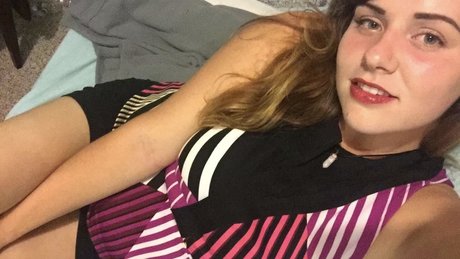 Naken läckt OnlyFans-bild av Expanding Empress
