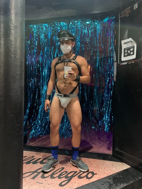 Naakte gelekte OnlyFans-foto van Jake Haartman