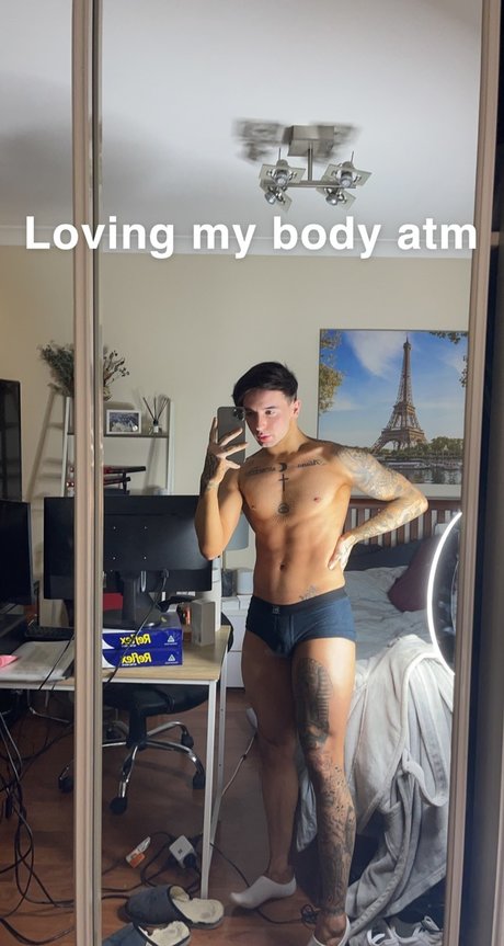 Naakte gelekte OnlyFans-foto van Peachy Mike 