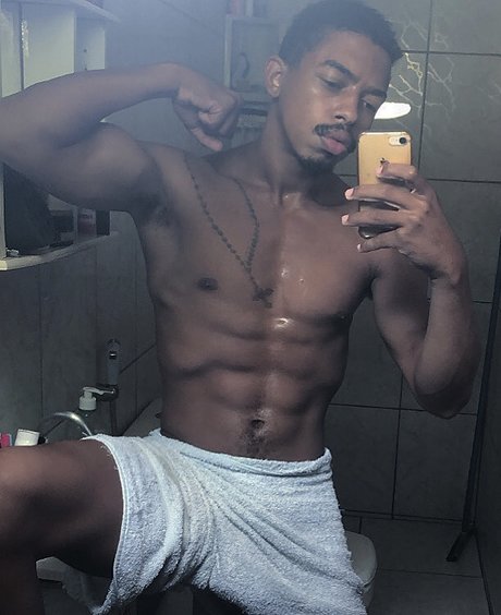 Nagie wyciekłe zdjęcie OnlyFans od Adrianobthencurt