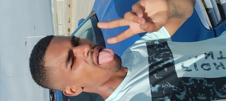 Naken läckt OnlyFans-bild av Brian Santiago