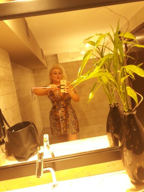 Alaston vuotanut OnlyFans-kuva Jade Skrabe