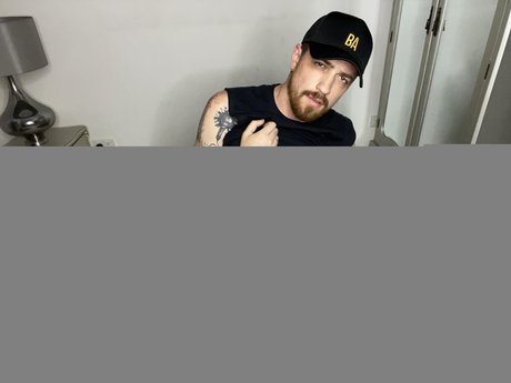 Naken läckt OnlyFans-bild av Hornysexhusbandsfreepage