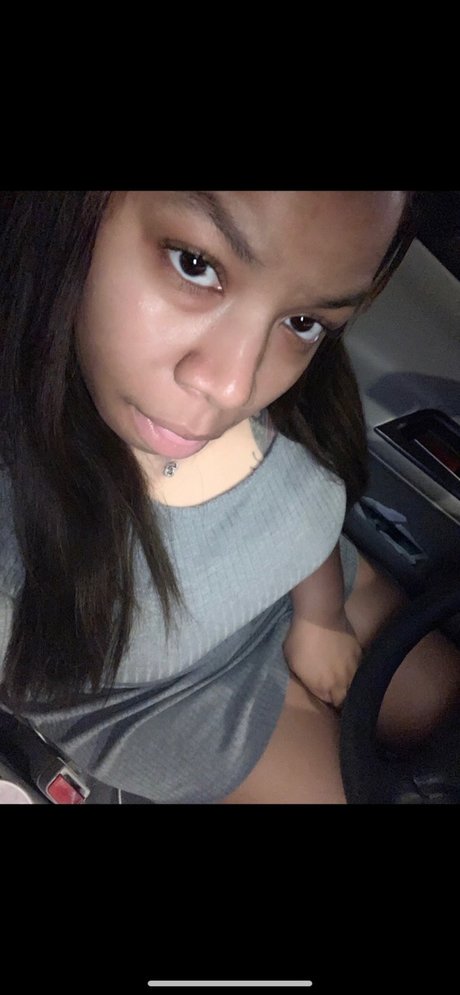 Alaston vuotanut OnlyFans-kuva Honeybeime