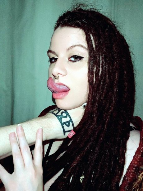 Naken läckt OnlyFans-bild av S H