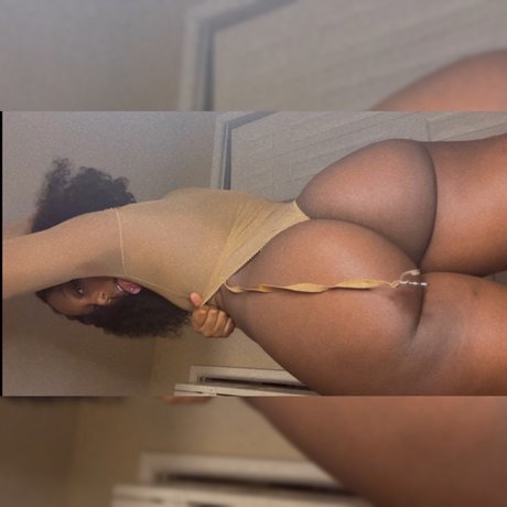 Обнаженная фотография утечки OnlyFans от Msb 