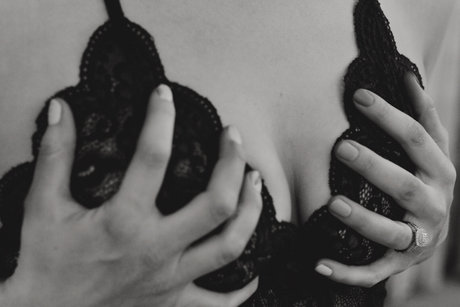 Naken läckt OnlyFans-bild av Your Milf Mistress