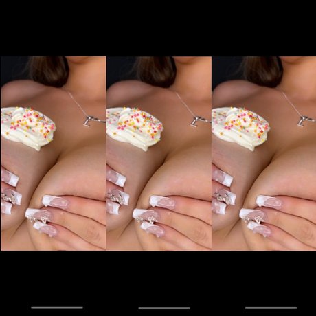 Naken läckt OnlyFans-bild av Petite Latina Top 26