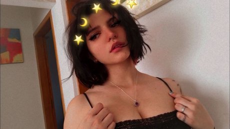 Naken läckt OnlyFans-bild av Four Girls Life