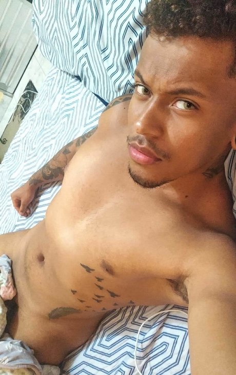 Nahá fotka uniklých OnlyFans od Rodrigo Fonseca