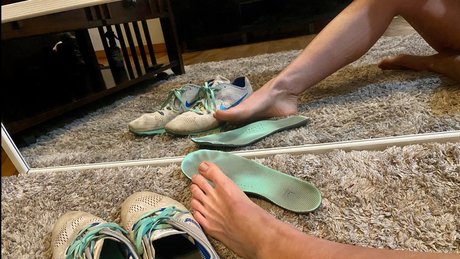 Naakte gelekte OnlyFans-foto van Hardworkingfeet