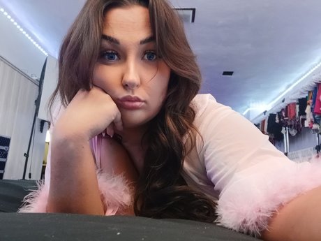 Naken läckt OnlyFans-bild av Hannah Raine
