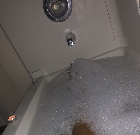 Naken läckt OnlyFans-bild av Pretty Feet