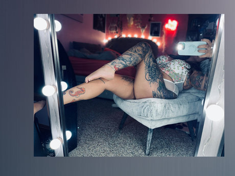 Alaston vuotanut OnlyFans-kuva Randa