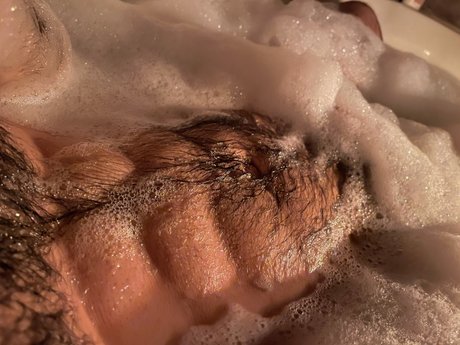 Alaston vuotanut OnlyFans-kuva Hairyguapo