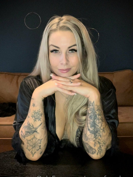 Nahá fotka uniklých OnlyFans od Purefemdom