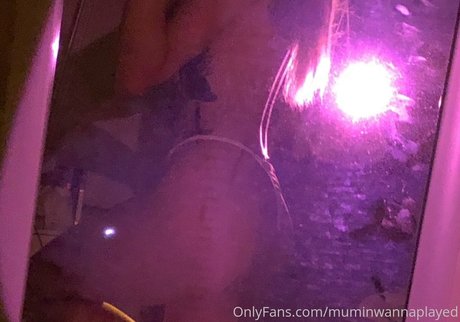 Nahá fotka uniklých OnlyFans od Muminwannaplayed