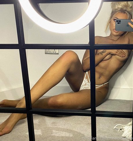 Обнаженная фотография утечки OnlyFans от Freelucierose