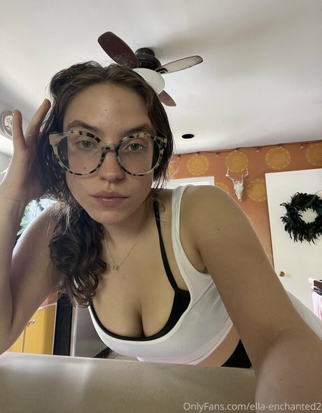 Nahá fotka uniklých OnlyFans od Ellaenchanted2