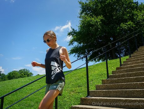 Naken läckt OnlyFans-bild av Brawniebee
