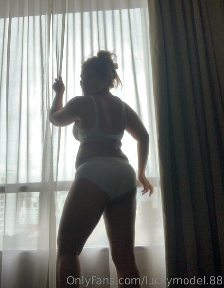 Nahá fotka uniklých OnlyFans od Luckymodel88