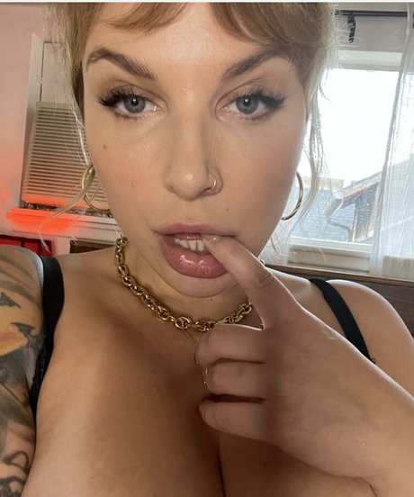 Naken läckt OnlyFans-bild av Itsivylebelle