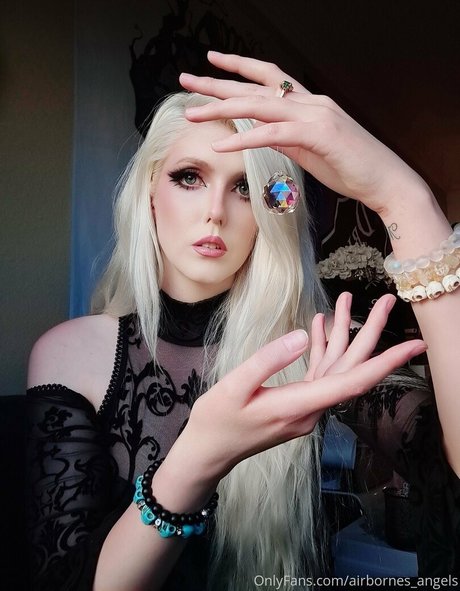 Naken läckt OnlyFans-bild av Airbornesangels