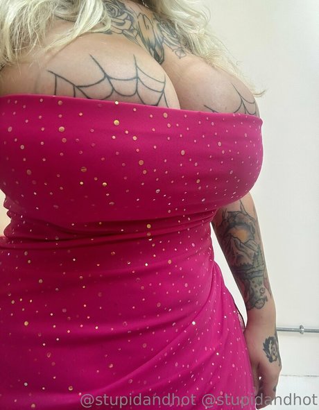 Naken lekkede OnlyFans-bilde av Stupiderandhotter