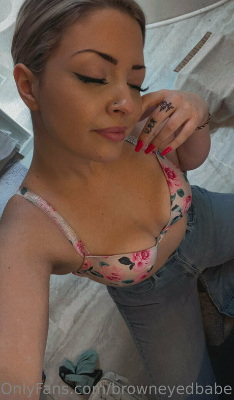 Nøgent lækket OnlyFans-billede af Browneyedbabe14