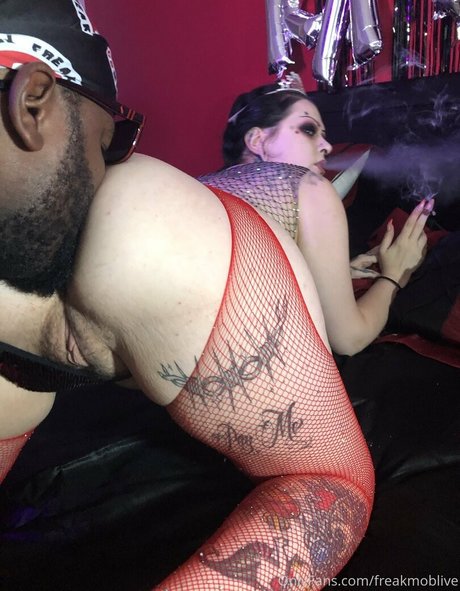 Nahá fotka uniklých OnlyFans od Freakmoblive