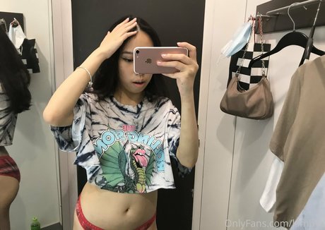 Nahá fotka uniklých OnlyFans od Kimbyx