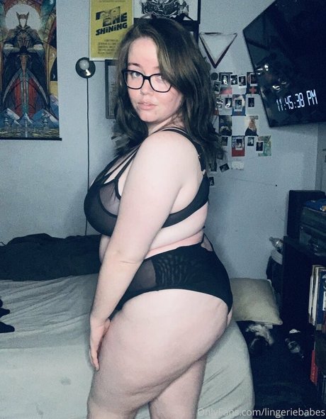 Naakte gelekte OnlyFans-foto van Lingeriebabes