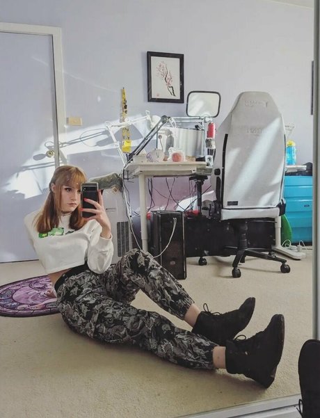Raeraesenpai OnlyFans泄露裸照