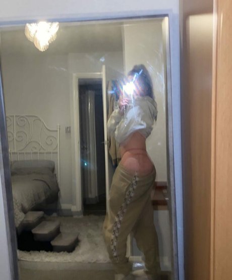 Обнаженная фотография утечки OnlyFans от Leahshorty