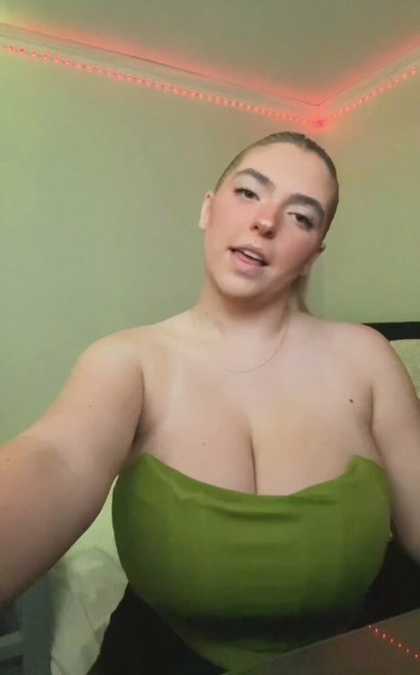 Nacktes geleaktes OnlyFans-Foto von Sierra Bellingar