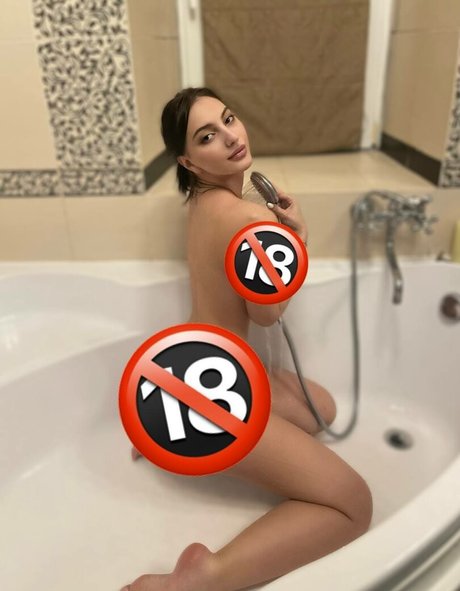 Foto di nudo di fuga di OnlyFans di Ave Mary