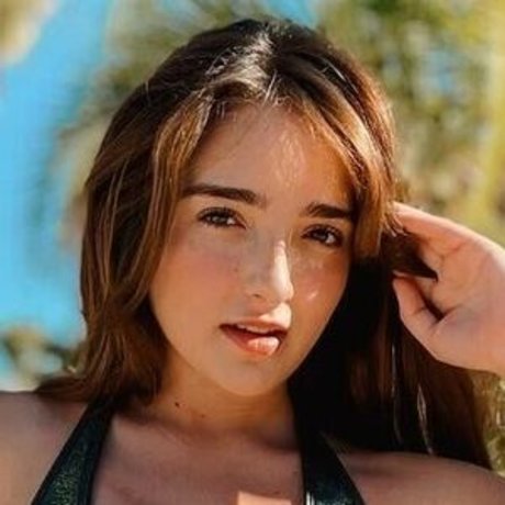 Alaston vuotanut OnlyFans-kuva Elaine Haro