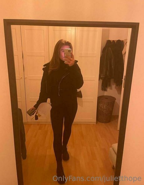 Naken lekkede OnlyFans-bilde av Julietthope