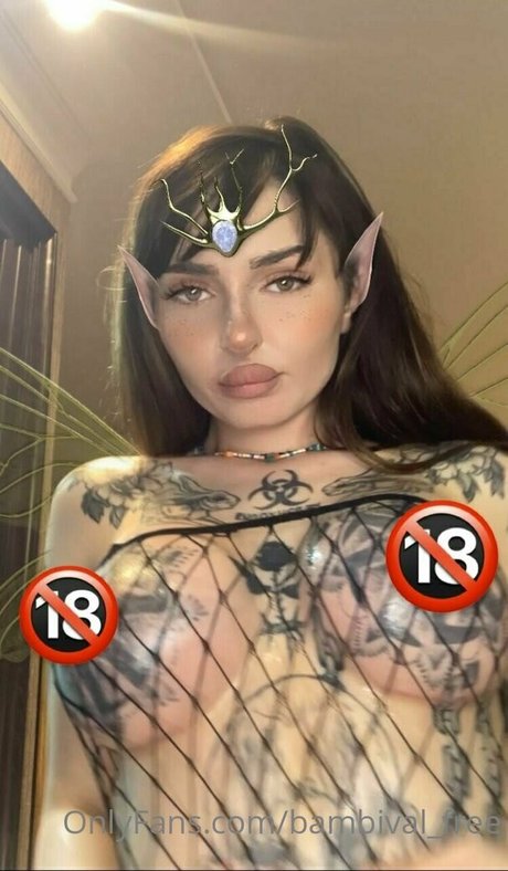 Naken lekkede OnlyFans-bilde av Bambivalfree