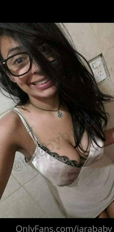 Foto di nudo di fuga di OnlyFans di Iarababy