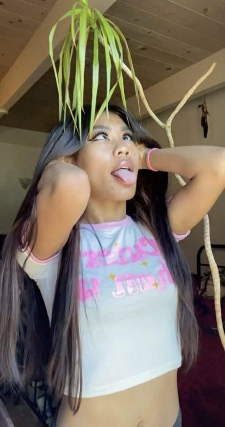 Nahá fotka uniklých OnlyFans od Kandi Kambo