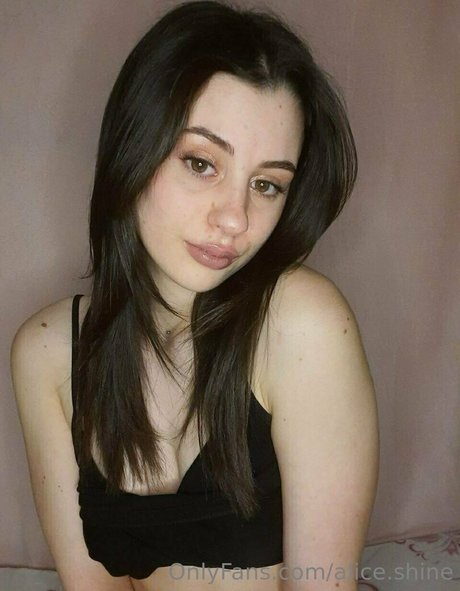 Nahá fotka uniklých OnlyFans od Aliceshine