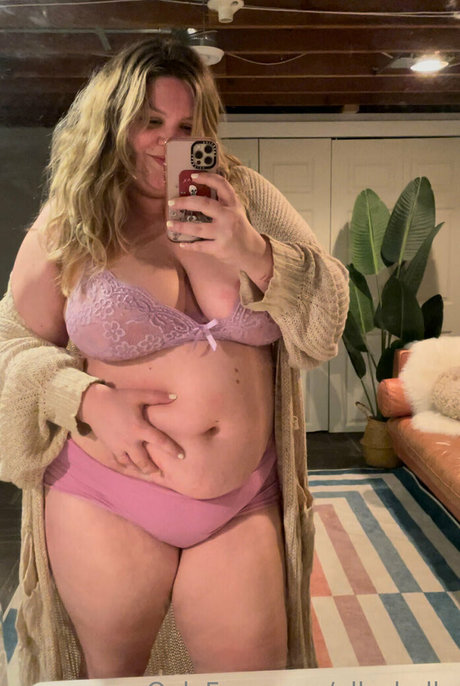 Nahá fotka uniklých OnlyFans od Ellesbelly