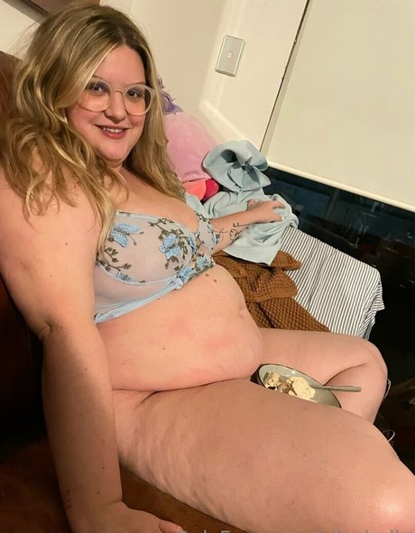 Naken lekkede OnlyFans-bilde av Ellesbelly