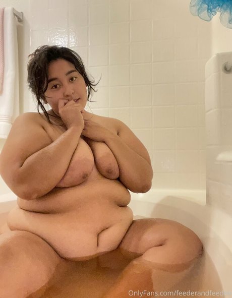Nahá fotka uniklých OnlyFans od Feederandfeedee