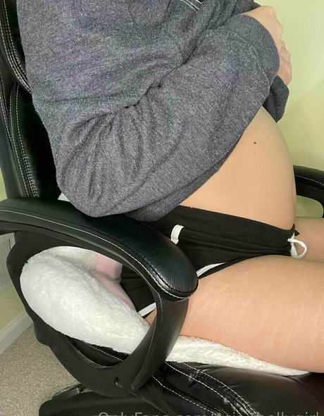 Asianbellygirl