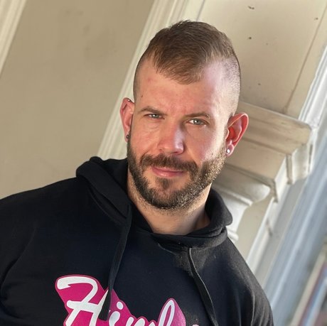 Обнаженная фотография утечки OnlyFans от Musclepup Badge