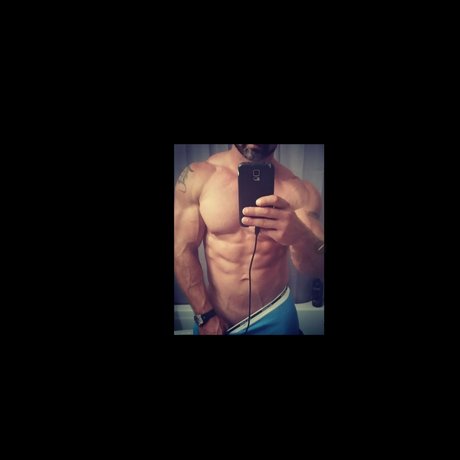 Naken läckt OnlyFans-bild av Muscledaddy0713