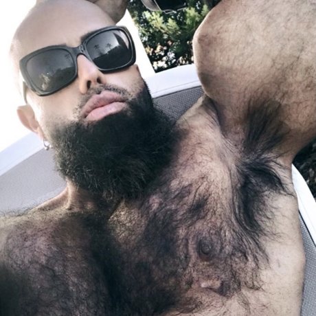 Alaston vuotanut OnlyFans-kuva Bearded Huge Muscle